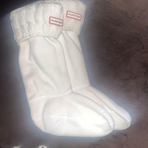 Hunter socks tan in cream in color size medium.